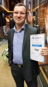 Dawid Sadulski, dyrektor Wydziału E-commerce w TIM SA, chwilę po odebraniu wyróżnienia Dawid Sadulski, dyrektor Wydziału E-commerce w TIM SA, chwilę po odebraniu wyróżnienia